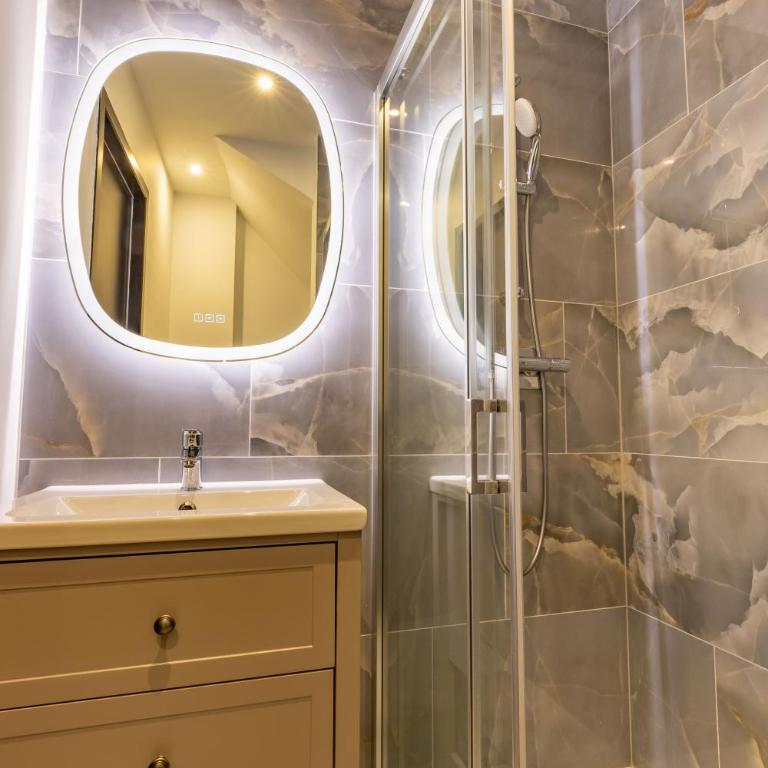 L'Authentic - One-Bedroom Apartment - 5