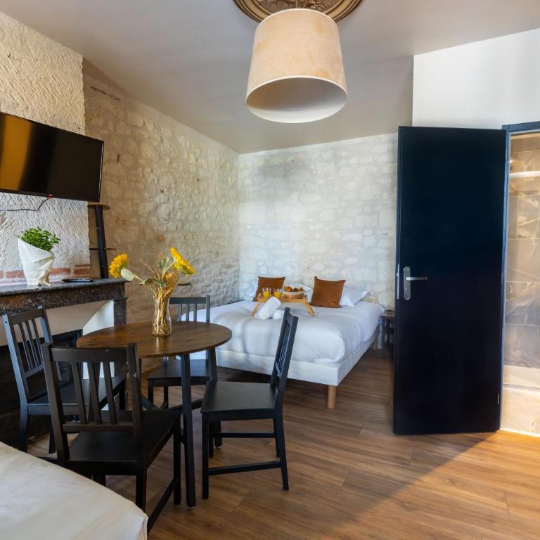 L'Authentic - One-Bedroom Apartment - 1