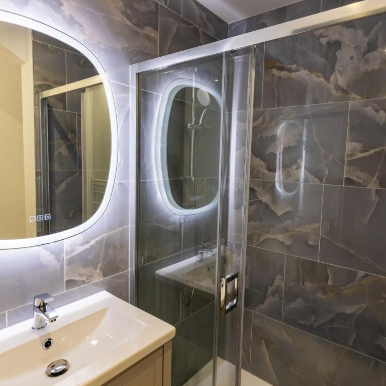 L'Authentic - One-Bedroom Apartment - 6