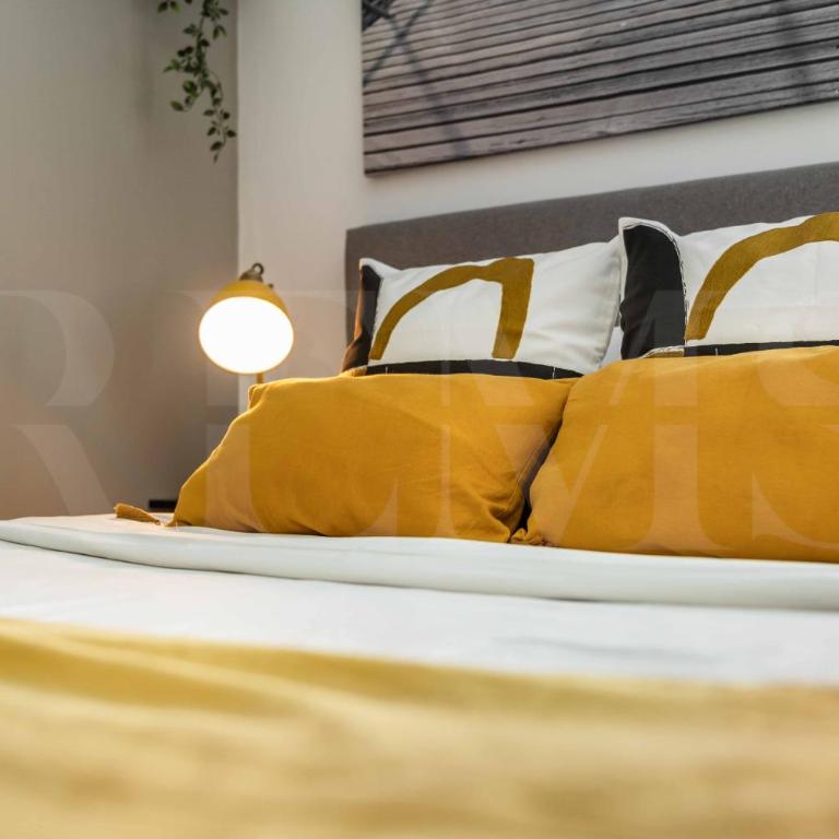 Modern Studio with Private Rooftop Terrace by REMS - Estudio con terraza - 16