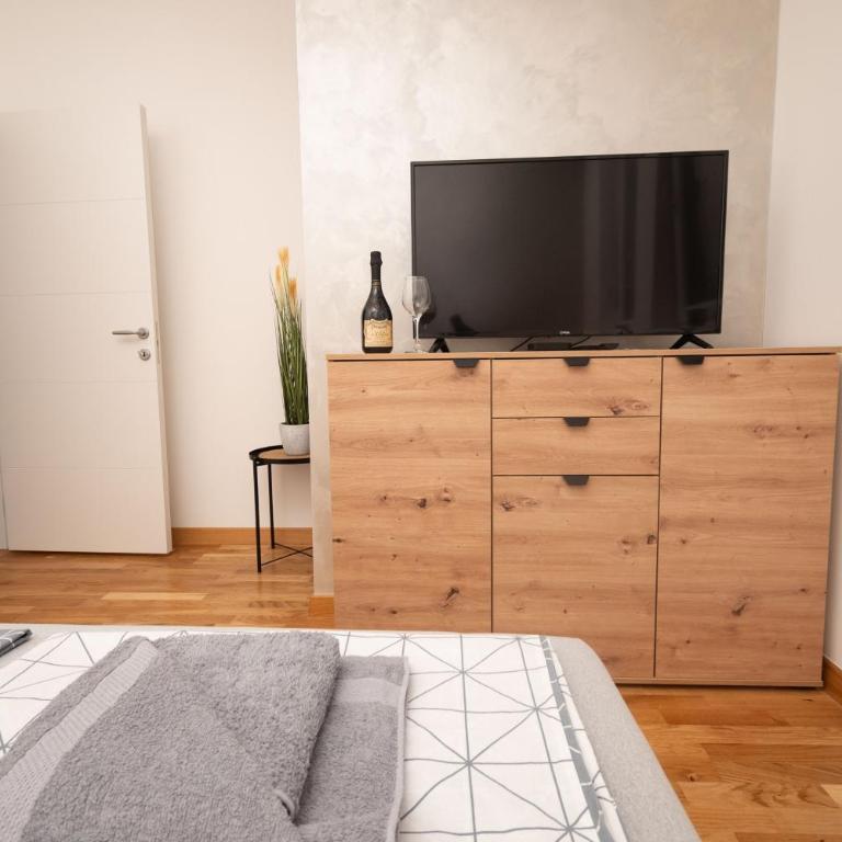 Fantasy Apartment - One-Bedroom Apartment - 23
