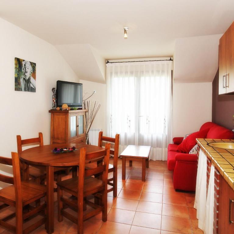 Apartamentos Pirineos Ordesa - Two-Bedroom Apartment (4 Adults) - 11