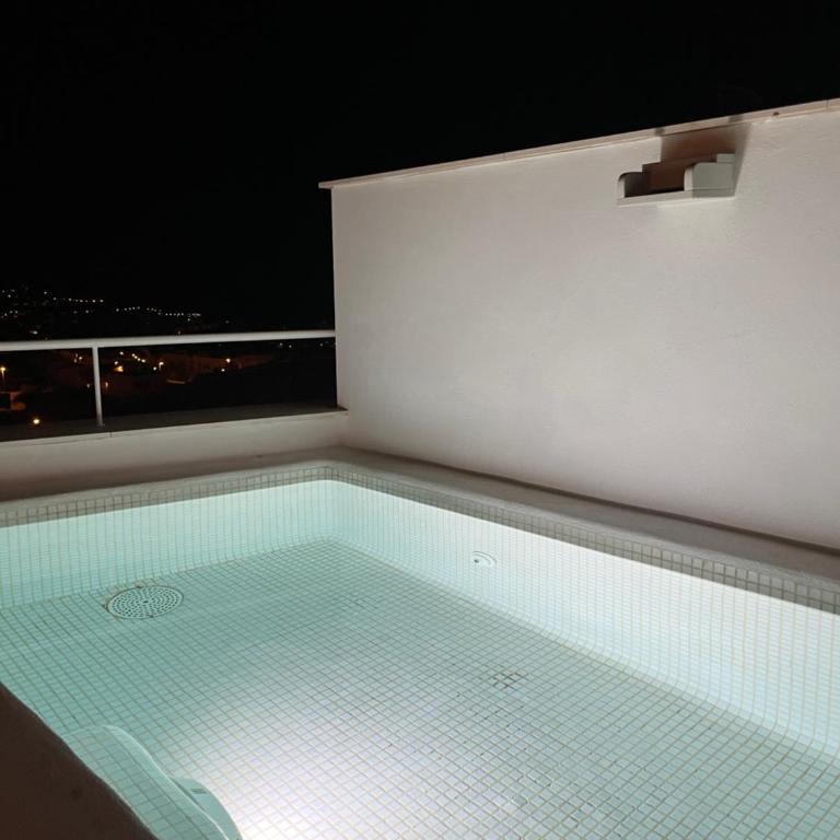 Casa con vistas y piscina privada - Casa Unifamiliar de 3 dormitorios - 2