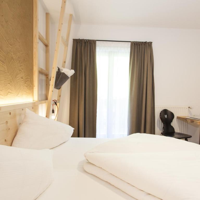 Hotel-Chalet Pennhof - Doppelzimmer mit Balkon - 2
