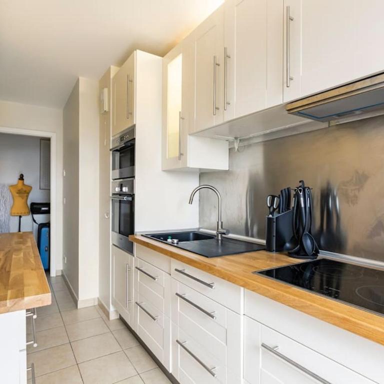 Appartement climatisé 3 étoiles T3 chic à Strasbourg avec billard et terrasse - Two-Bedroom Apartment - 14