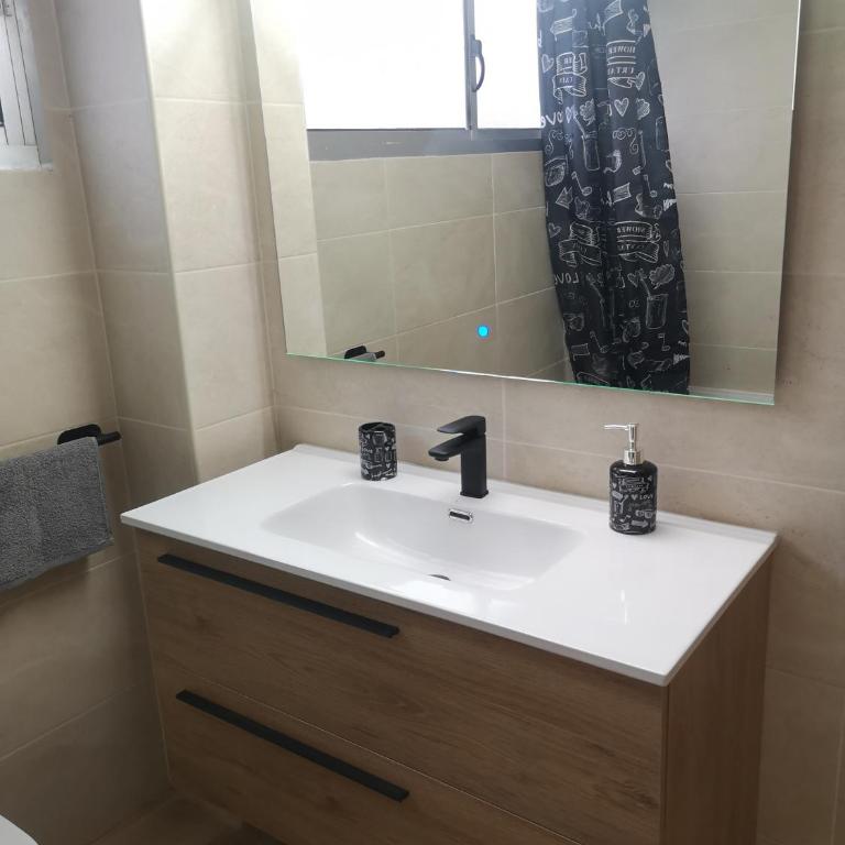 Hostal Mari en La Laguna, alquiler habitación privada en hostal, 6 habitaciones cerca de la universidad y aeropuerto Norte, 3 baños compartidos - Habitación Doble - 15
