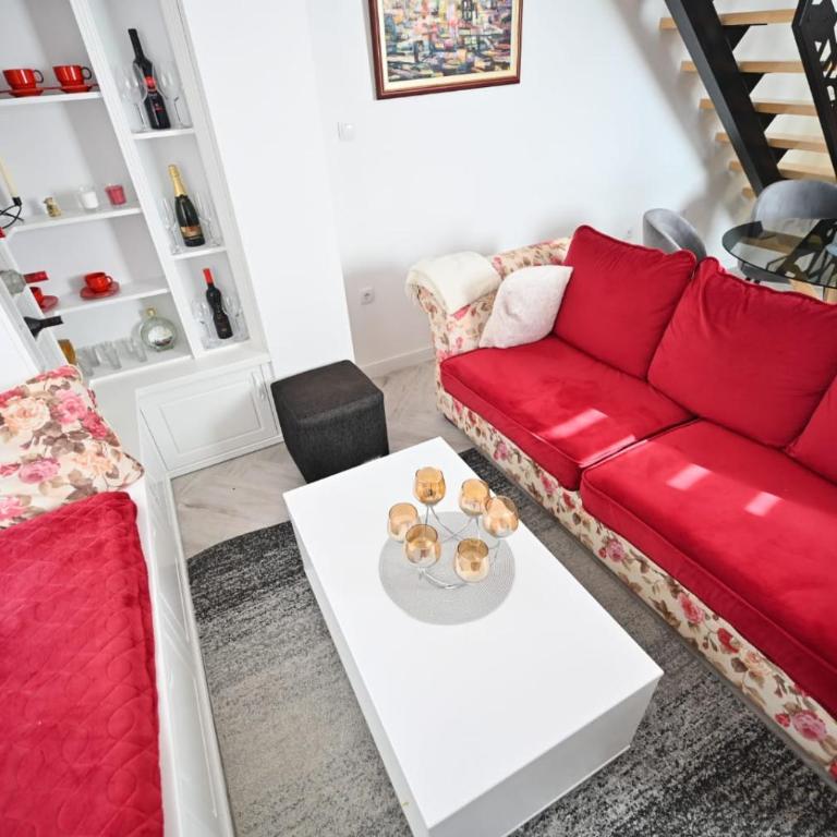 Apartmani Dimitrije Jahorina - Three-Bedroom Apartment with View - 9