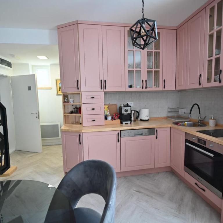 Apartmani Dimitrije Jahorina - Three-Bedroom Apartment with View - 7