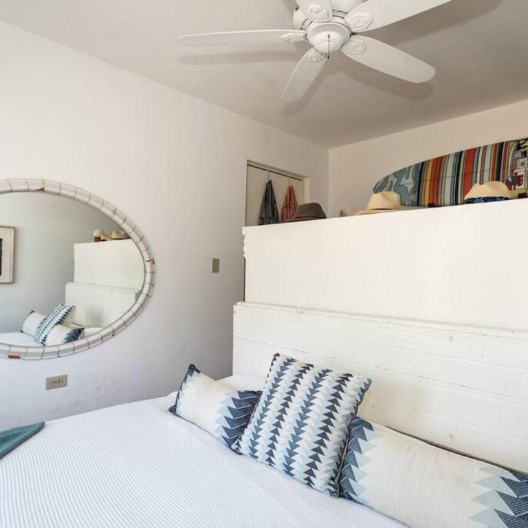 Authentic Loft Retreat Steps from Beach & Culture - Apartamento - 8