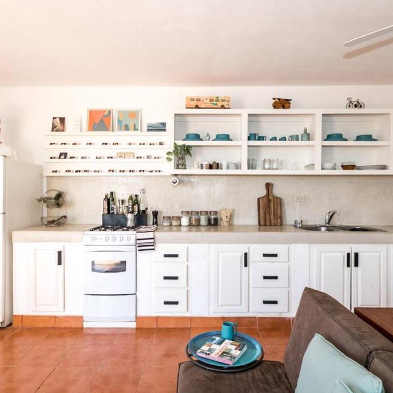 Authentic Loft Retreat Steps from Beach & Culture - Apartamento - 11