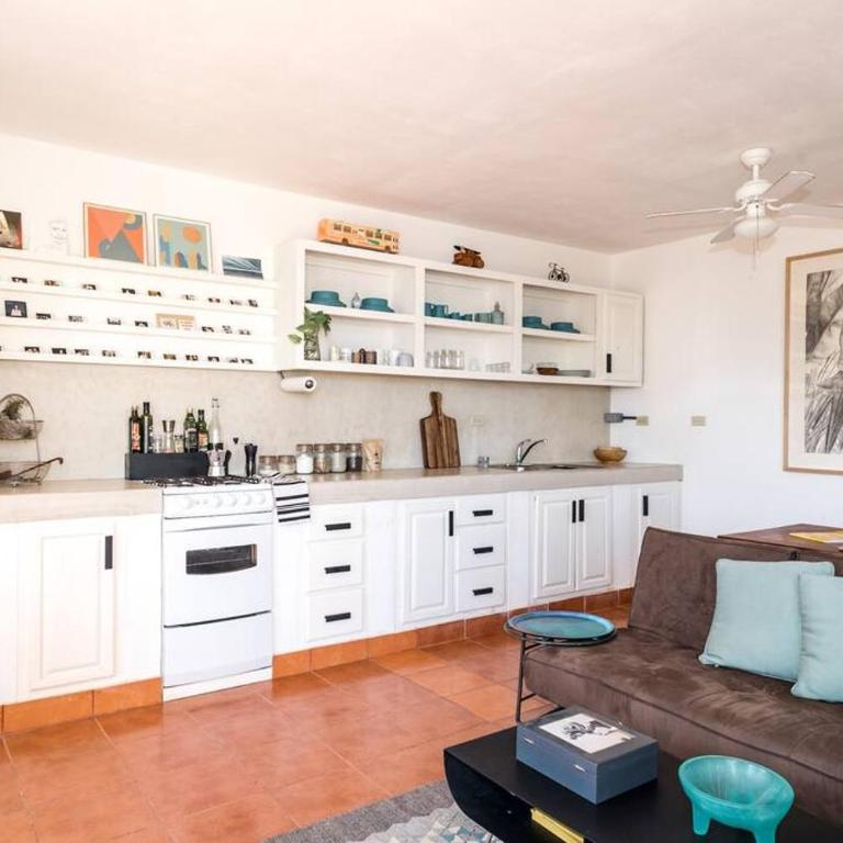 Authentic Loft Retreat Steps from Beach & Culture - Apartamento - 12