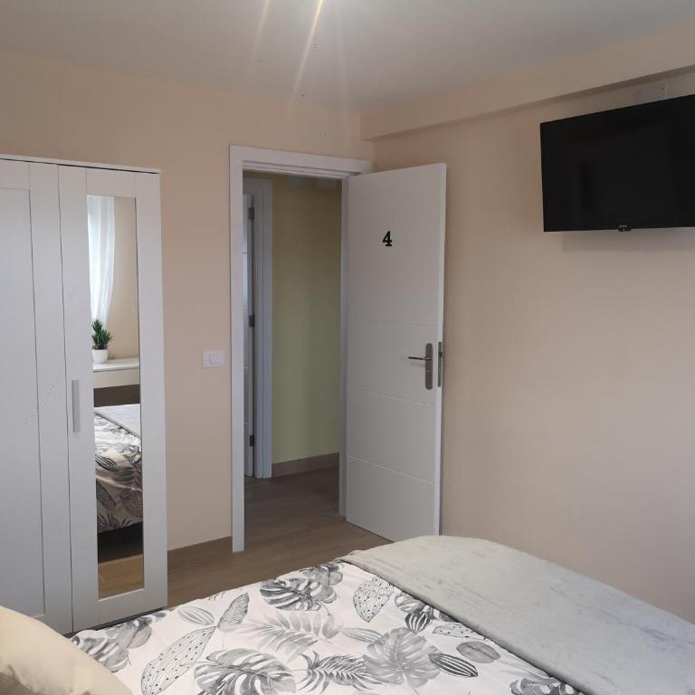 Hostal Mari en La Laguna, alquiler habitación privada en hostal, 6 habitaciones cerca de la universidad y aeropuerto Norte, 3 baños compartidos - Habitación Doble con baño compartido - 12