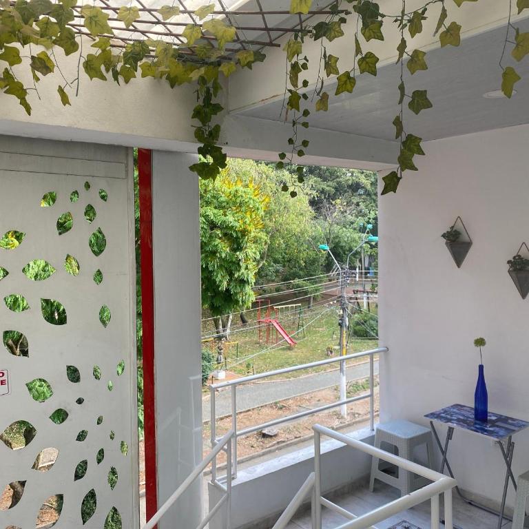 EXCELENTE ESTADIA EN UN BOSQUE DENTRO DE CALI.. - Apartamento de 2 dormitorios - 4