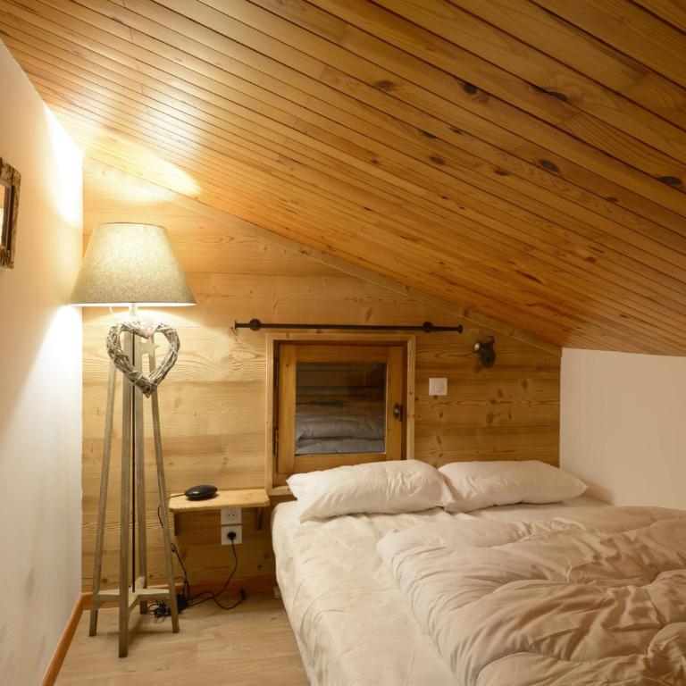 Appartement rénové proche station avec balcons et vue, 3 ch, 10 pers - Three-Bedroom Apartment - 8