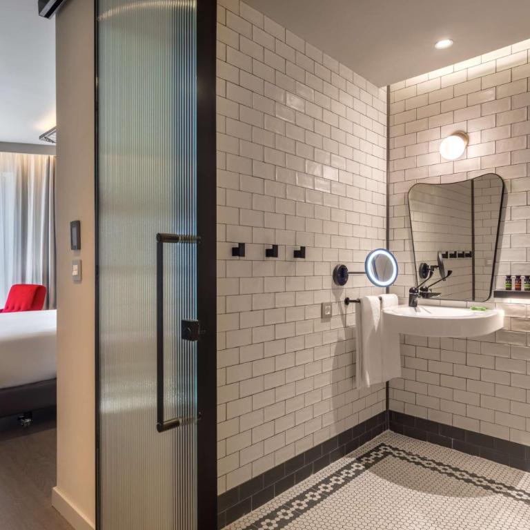 Canopy by Hilton Madrid Castellana - Queen Room - Accessible - 2