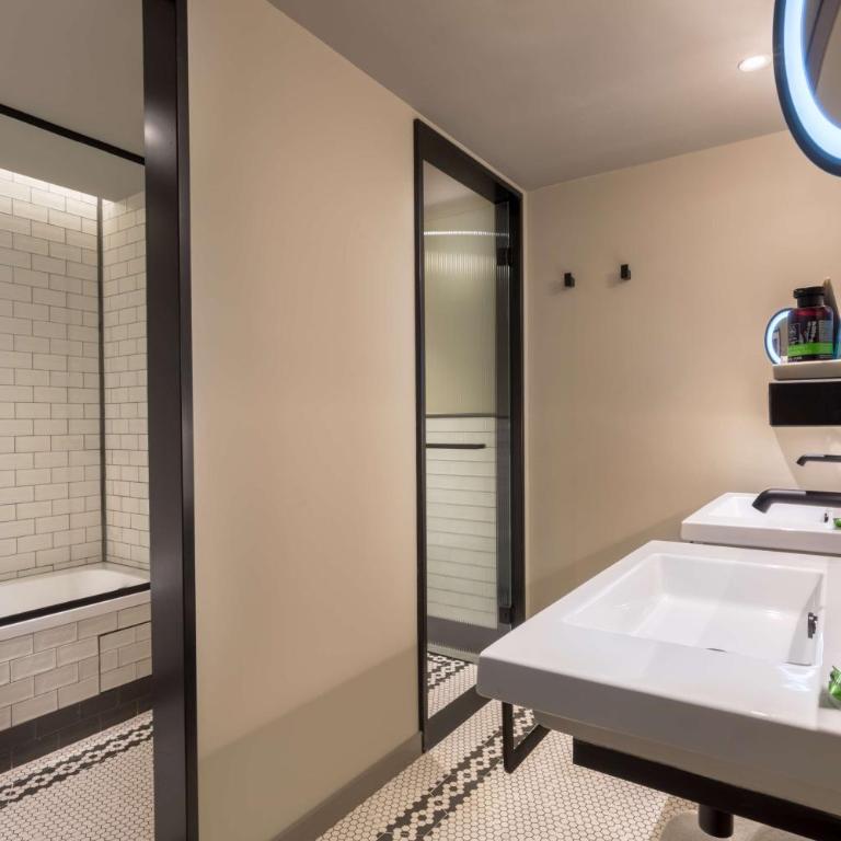 Canopy by Hilton Madrid Castellana - Junior Suite - 2