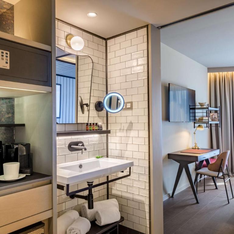 Canopy by Hilton Madrid Castellana - King Room with City View - 2