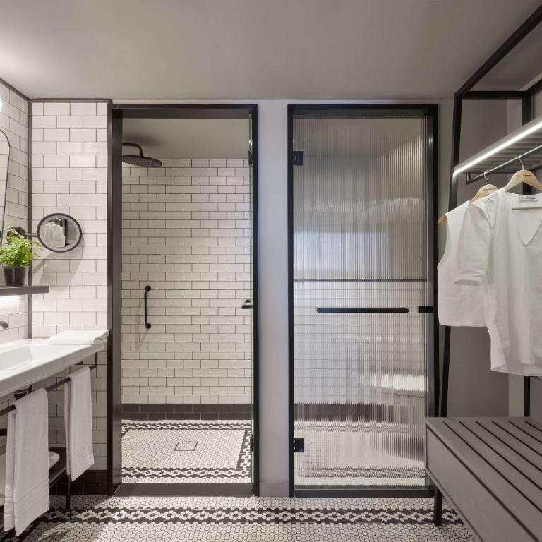 Canopy by Hilton Madrid Castellana - One-Bedroom King Suite - 3