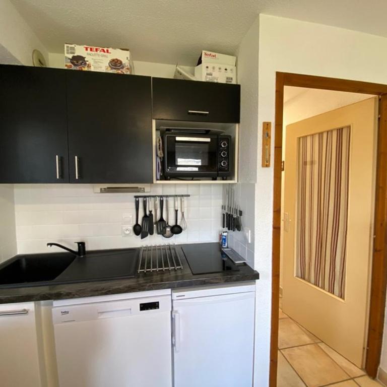 Studio cosy 4 pers, skis à 50m, parking, proche commerces - FR-1-733-28 - Monolocale - 9