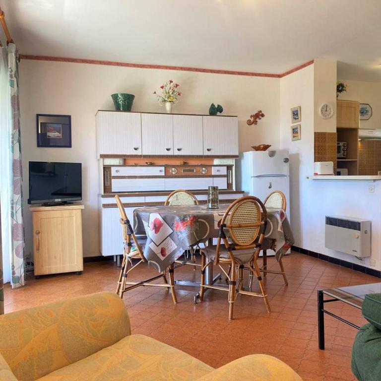 Appartement calme, 4 couchages, proche plage et commerces, terrasse exposée sud, parking privatif - FR-1-251-508 - Apartment - 12