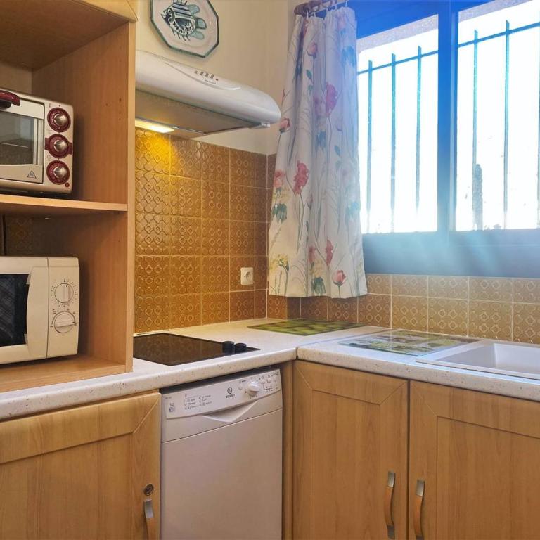 Appartement calme, 4 couchages, proche plage et commerces, terrasse exposée sud, parking privatif - FR-1-251-508 - Apartment - 13