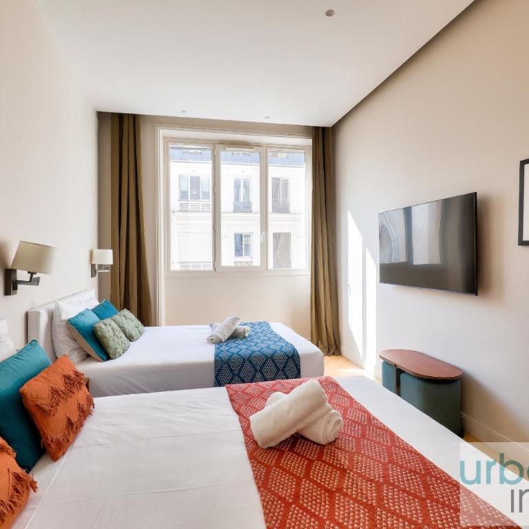 141 - Beautiful Flat Triangle d Or Champs Elysees - Apartment - 2