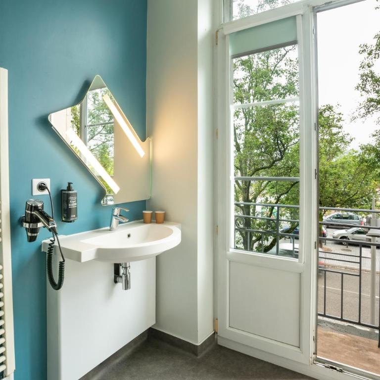 Ibis Budget Strasbourg Centre Gare - Chambre Familiale avec Lit Queen-Size, Lits Superposés et Lit Simple - 9
