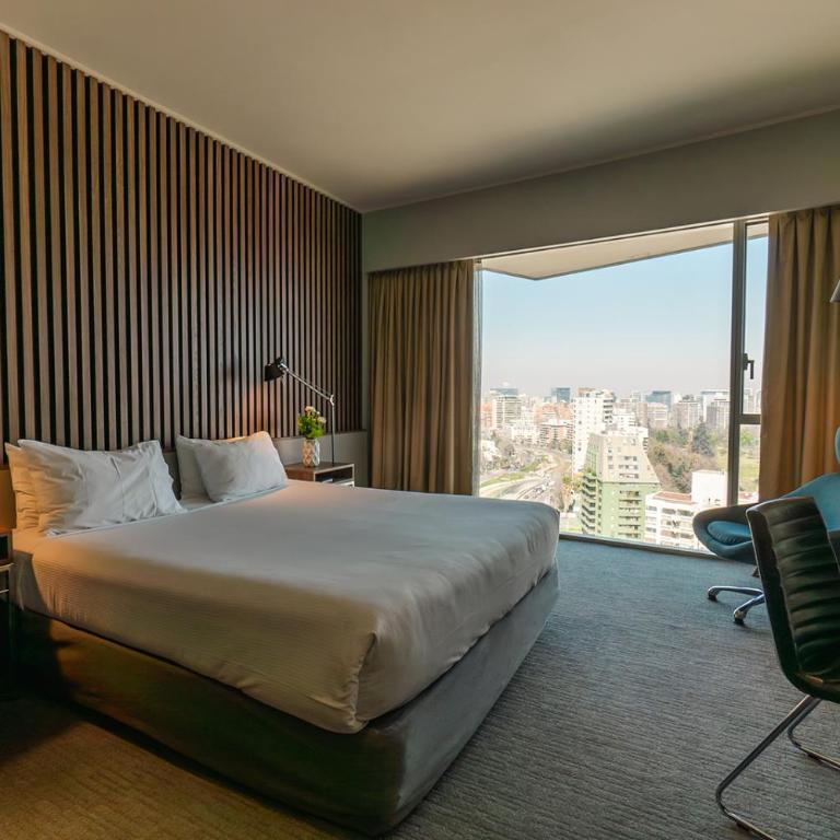DoubleTree by Hilton Santiago Kennedy, Chile - Habitación con cama extragrande. - 7
