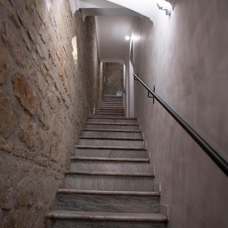 Domus Augustea 2 - 900 m a piedi dal Colosseo - Metro a 100 m - Appartamento con 1 Camera da Letto - 8