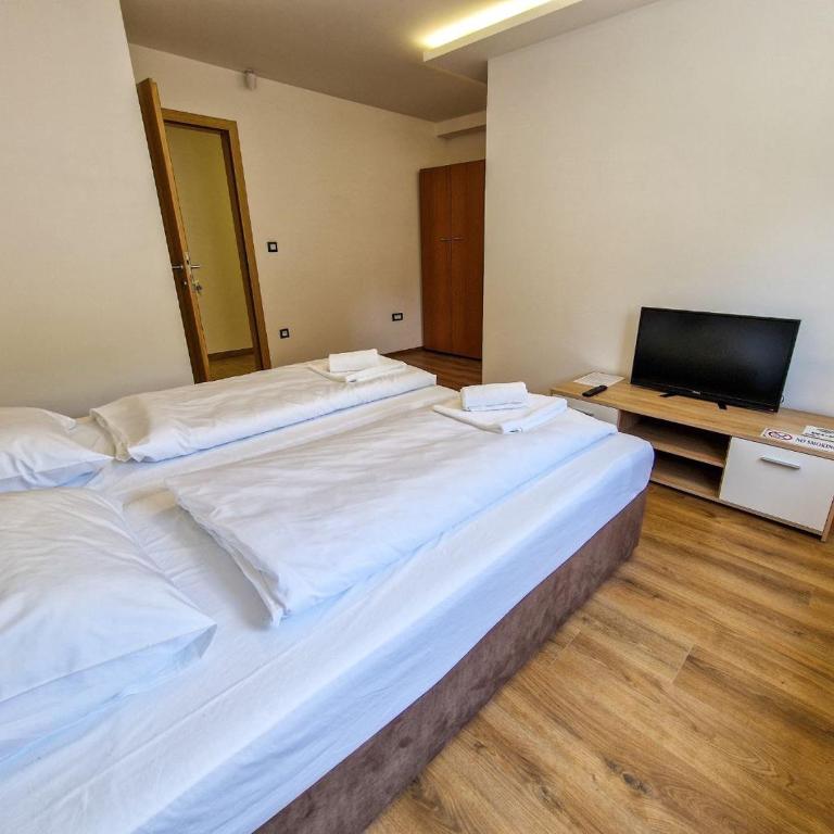 Villa Sara - Deluks Dvokrevetna Soba sa Bračnim Krevetom / 2 Zasebna Kreveta i Pogledom na Vrt - 9