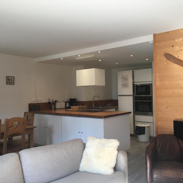 Appartement spacieux 4 pièces au centre station avec balcon pour 8 personnes - FR-1-346-400 - Appartement - 6