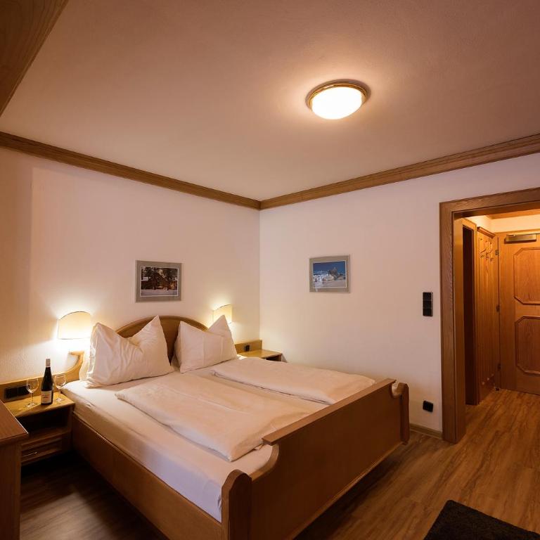 Landhaus Hubertus - Doppelzimmer mit Bergblick - 3