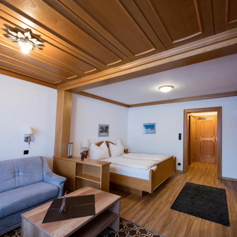 Landhaus Hubertus - Doppelzimmer mit Bergblick - 4