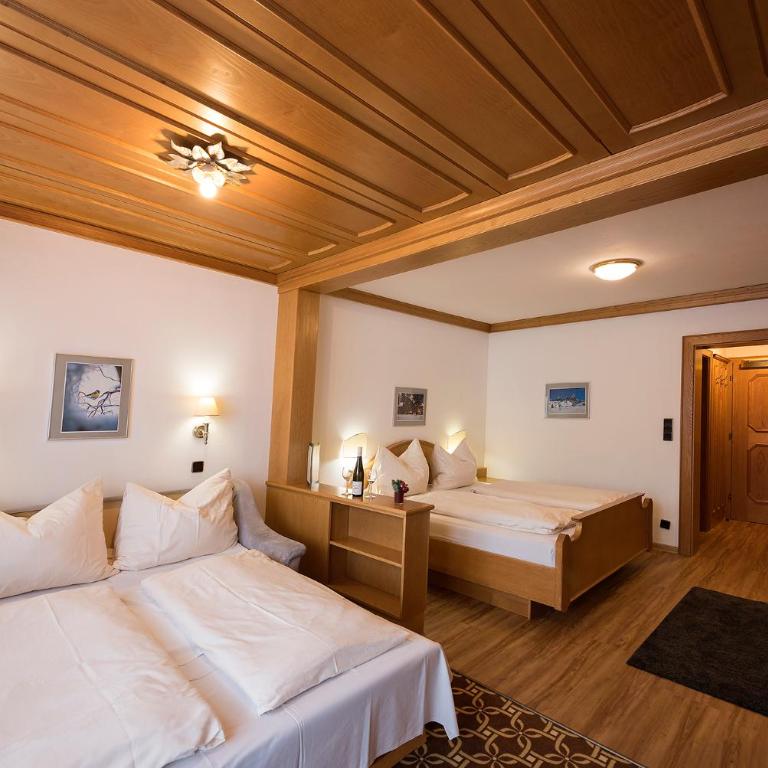 Landhaus Hubertus - Doppelzimmer mit Bergblick - 7