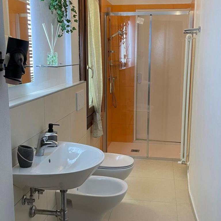 Bella Bologna - Camera Matrimoniale con Bagno Privato - 10
