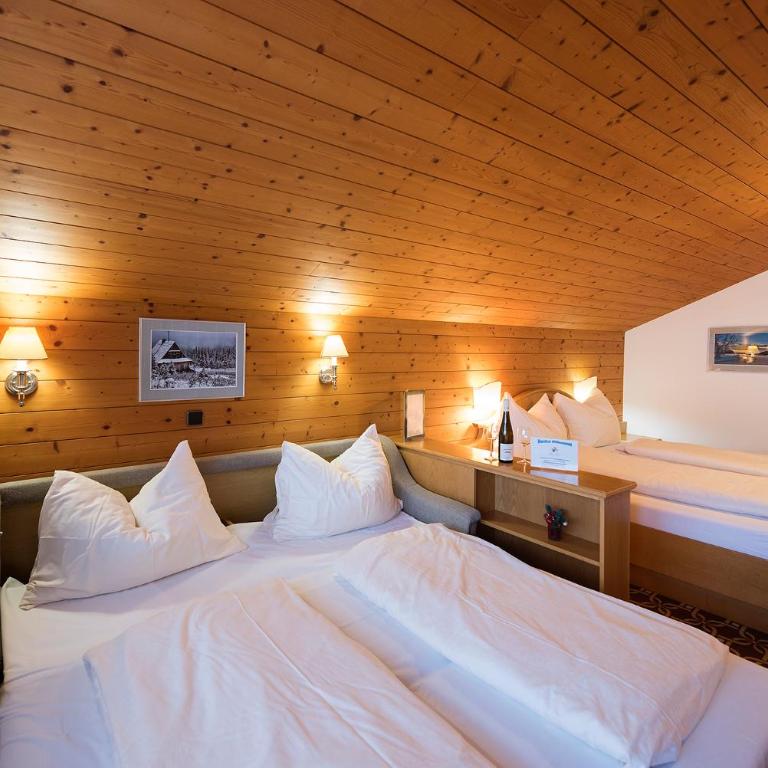 Landhaus Hubertus - Doppelzimmer mit Bergblick - 2
