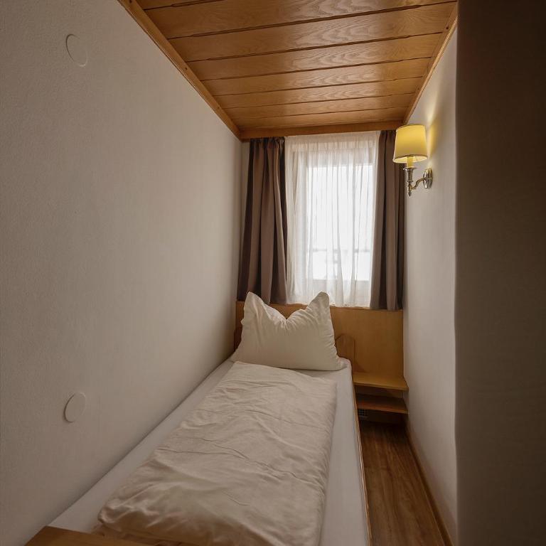 Landhaus Hubertus - Familienzimmer mit Bergblick - 6
