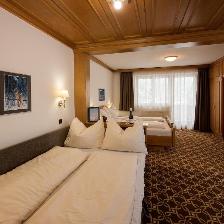 Landhaus Hubertus - Familienzimmer mit Bergblick - 8
