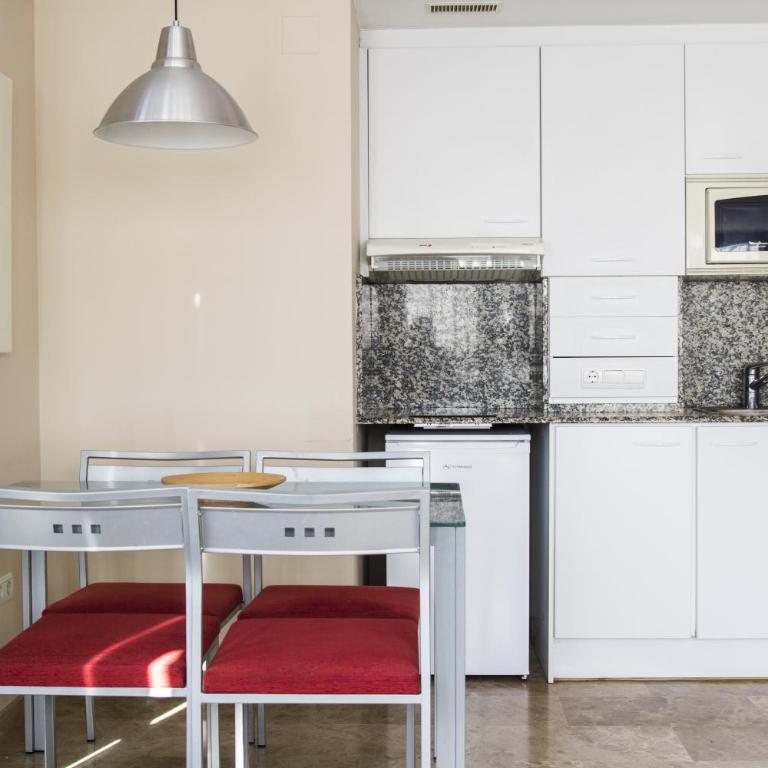 Apartamentos Plaza Picasso - Two-Bedroom Apartment (3 Adults) - 2