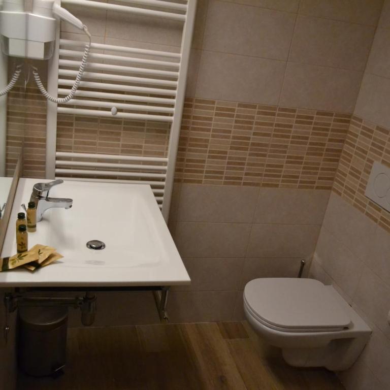 Hellorooms lungomare Matteotti 21 a 700 mt dal centro città - Single Room - 2