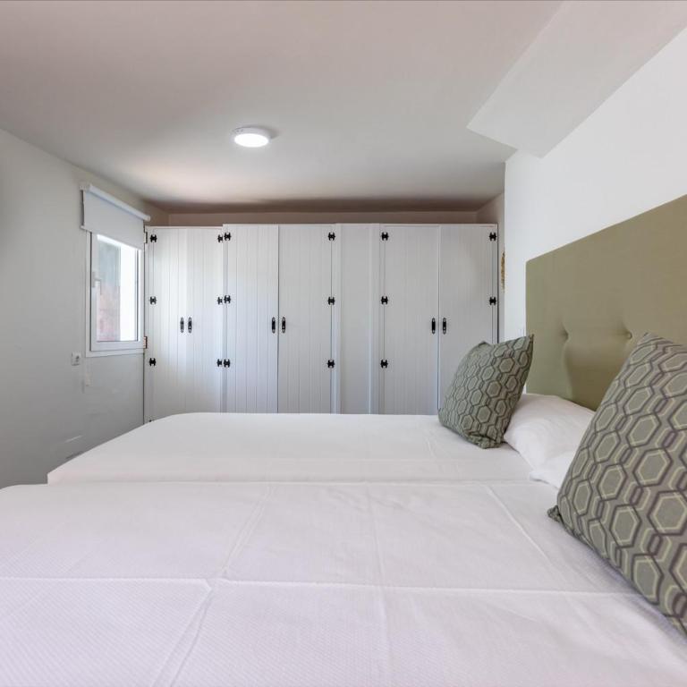 Villa Bay Beachfront Corralejo By Holidays Home - Three-Bedroom Villa - 13