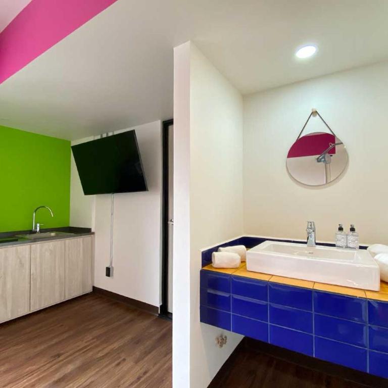 Hotel VIVE MX cuauhtémoc CDMX, Trademark by Wyndham - Superior King Suite with Sofa Bed - Non-Smoking - 12
