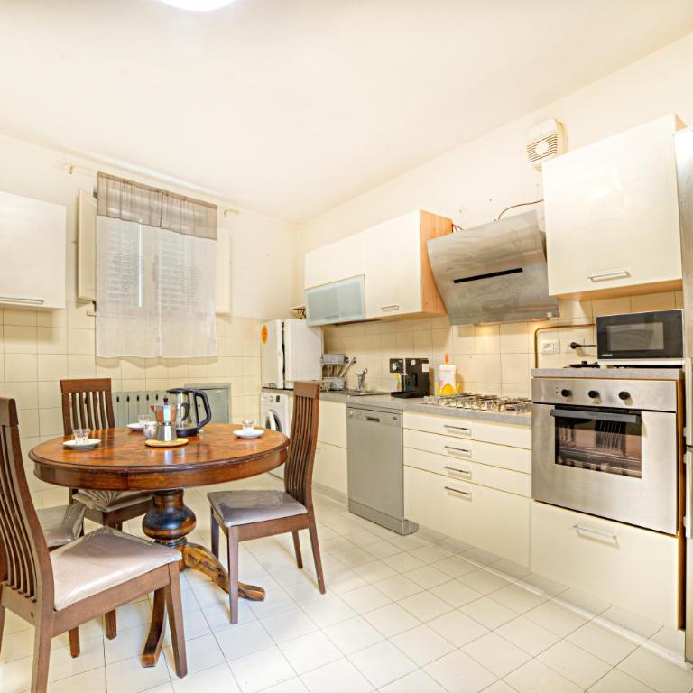 Alfio's apartment in Siena - Two-Bedroom Apartment - 10