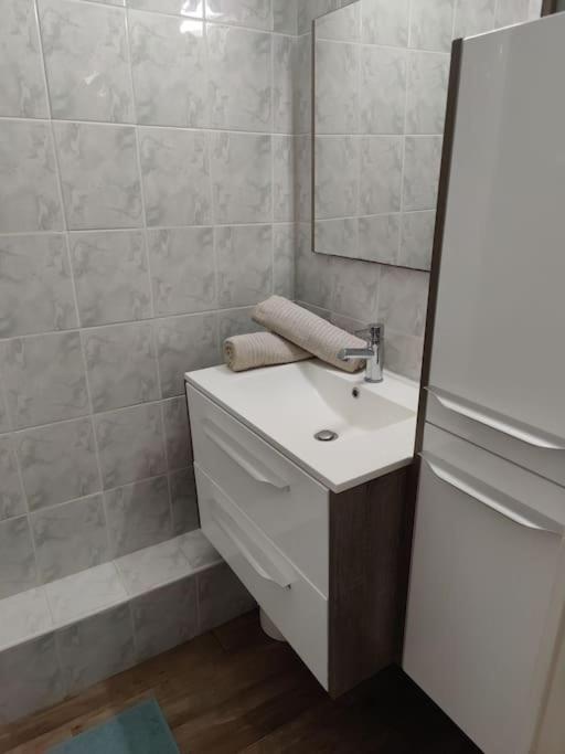 *Le Super Land* Parking Privé * Cadre verdoyant* - Appartement 1 Chambre - 13