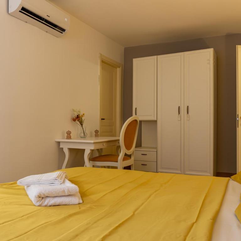 Mi Tú Apartments - Double or Twin Room with Extra Bed - 10
