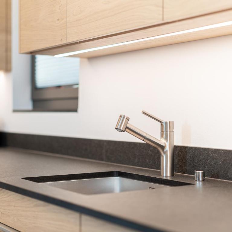 Haus Beta by Zermatt Premium Apartments - Two-Bedroom Attic Apartment with Matterhorn View - 12
