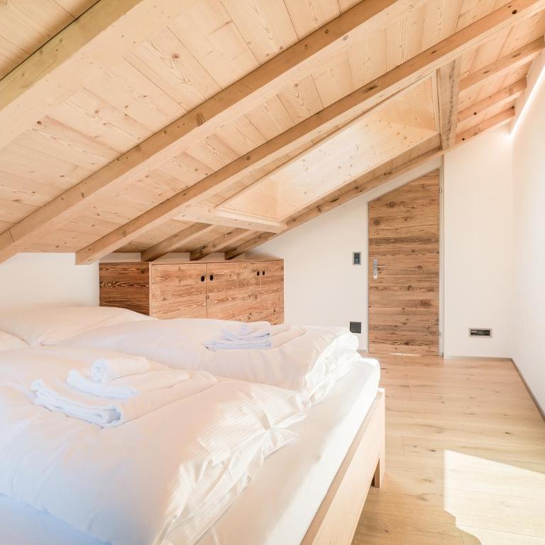 Haus Beta by Zermatt Premium Apartments - Two-Bedroom Attic Apartment with Matterhorn View - 13