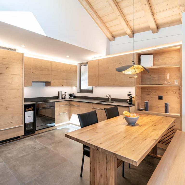 Haus Beta by Zermatt Premium Apartments - Two-Bedroom Attic Apartment with Matterhorn View - 17