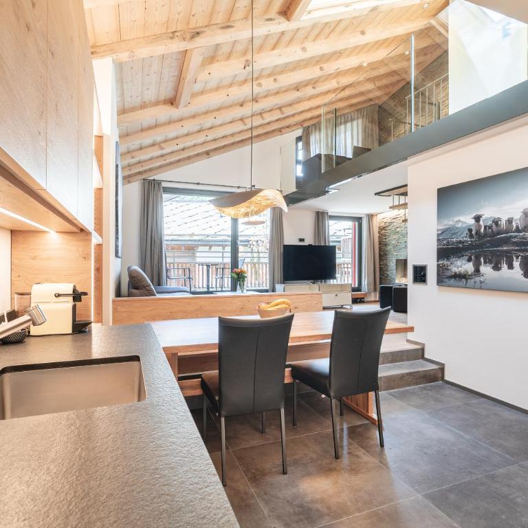 Haus Beta by Zermatt Premium Apartments - Two-Bedroom Attic Apartment with Matterhorn View - 26
