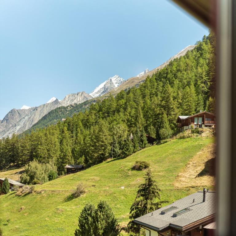 Haus Beta by Zermatt Premium Apartments - Two-Bedroom Attic Apartment with Matterhorn View - 47